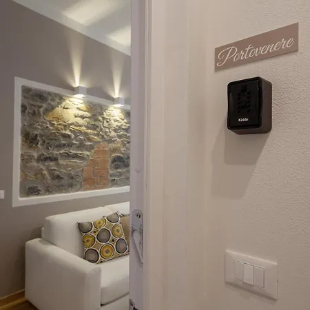Leo's Apartment *