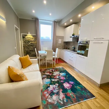 Leo's Apartment *