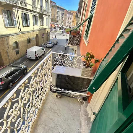 Leo's Apartment *