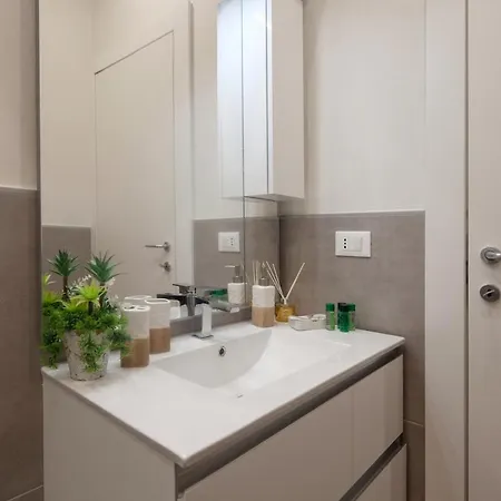Leo's Apartment